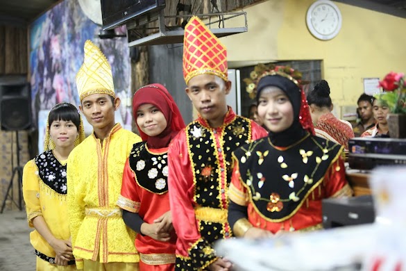 4 Baju Budpekerti Sulawesi Tengah