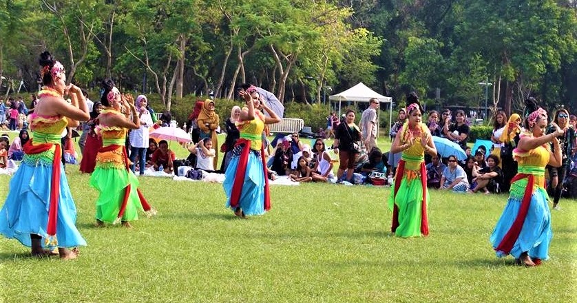 Pola Lantai Dalam Tari Jaipong Ilmusiana