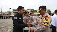Loyalitas Tanpa Batas, Bripda Ivantri Ba Sihumas Polres Mojokerto Raih Penghargaan dari Kapolres
