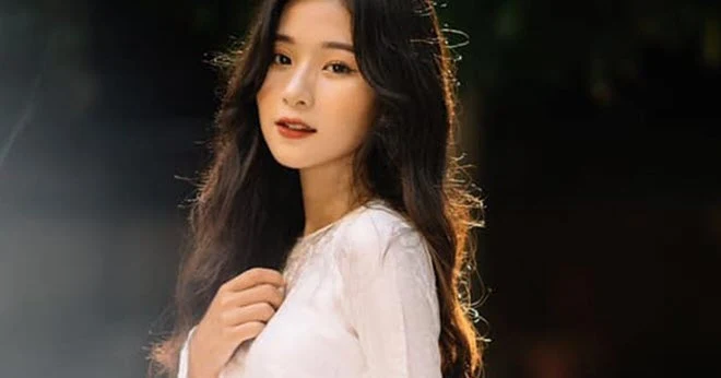 “Thiên thần đồng phục” trường Lê Quý Đôn khoe ảnh áo dài đẹp trong trẻo