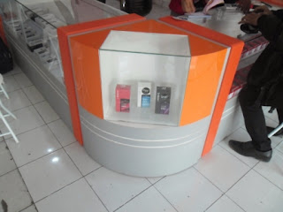 Etalase Depan - Front Display Semarang