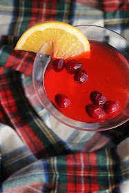 easy cranberry cocktail- great for thanksgiving dinner or holiday parties!