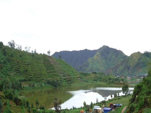  Tempat Wisata di Dieng yang Paling Menarik 12 Tempat Wisata di Dieng yang Paling Menarik 