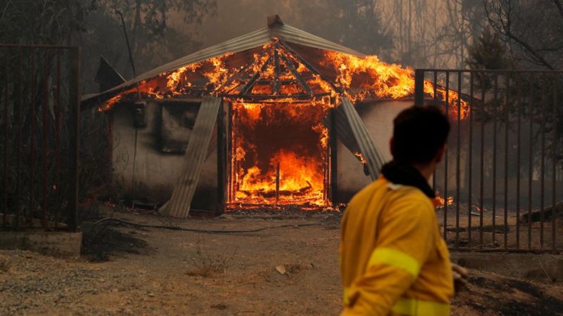 Voraces incendios forestales en Chile dejan al menos 13 muertos