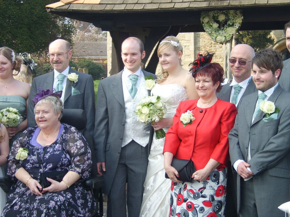 Claire chose a beautiful white and green colour scheme with a bouquet 