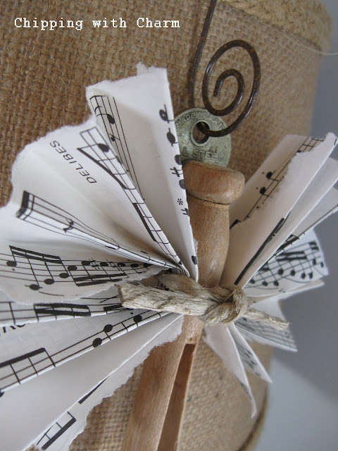 Chipping with Charm:  Clothes pin angel ornaments...http://www.chippingwithcharm.blogspot.com/