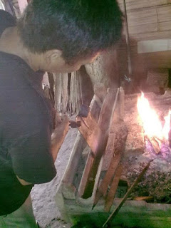 Pandai Besi Turun Temurun Kel.Tumewu.waney Kepada Kel.tumewu.mawey Des.Sendangan KBR Kab.Minahasa Sulut