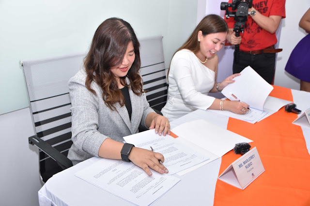 Contract signing of Marjorey Rubio and Anna Magkawas, owner of the new BEXCS West Quezon City branch