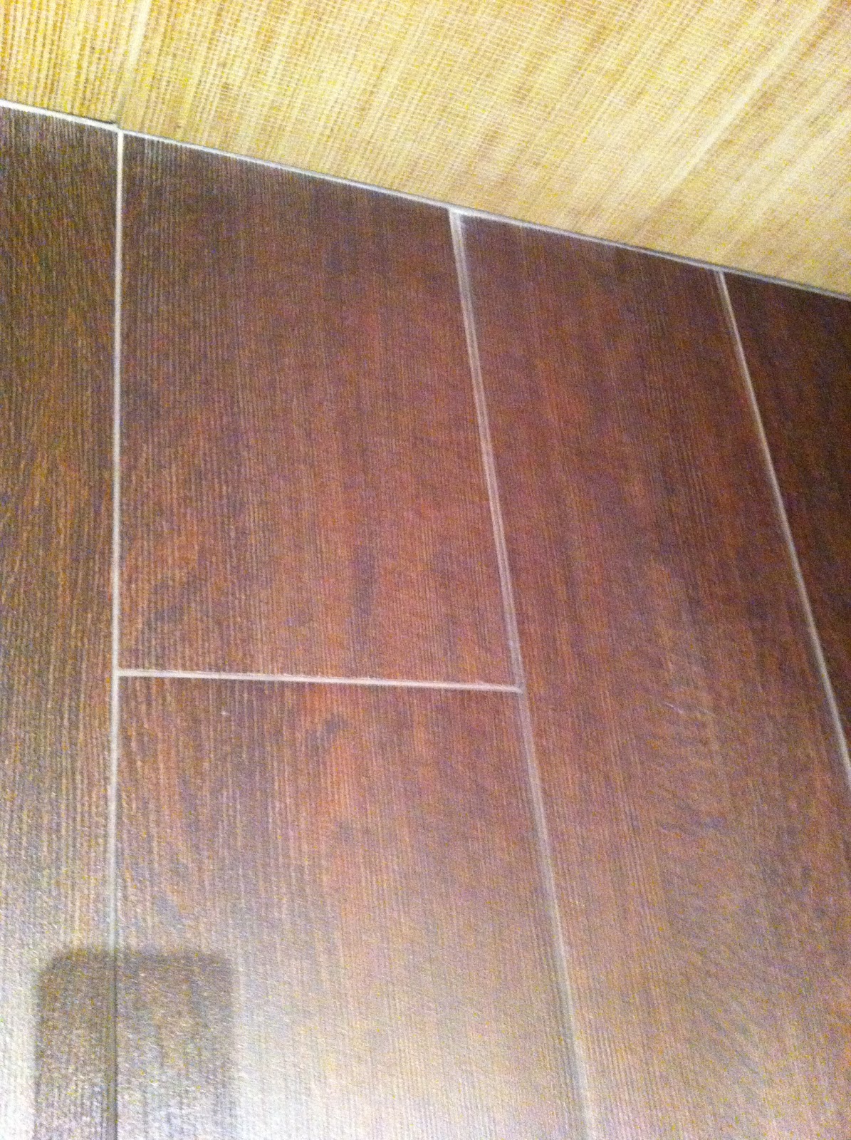 To da loos: Bamboo tiles and fake wood floor porcelaine tiled bathroom