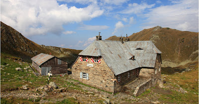 Cabana Podragu din Muntii Fagaras