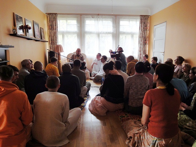 Sankarshan Das Ecstatically Harmonizing with the Supreme Reality Home Program Riga, Latvia