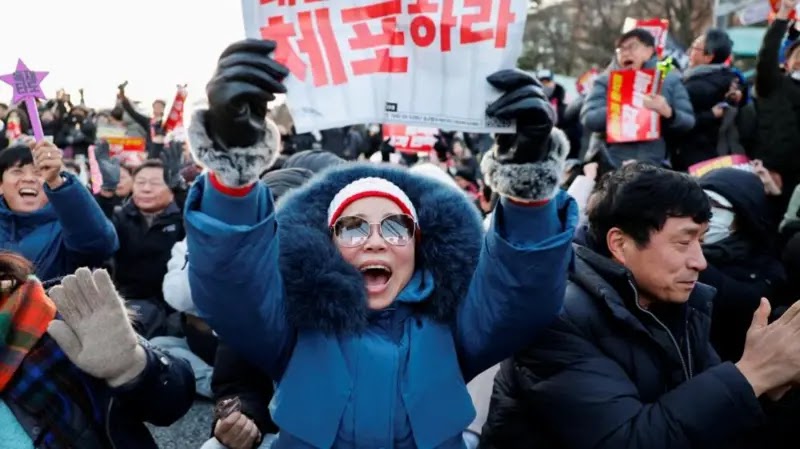 Protestors at a rally in Seoul to impeach President Yoon