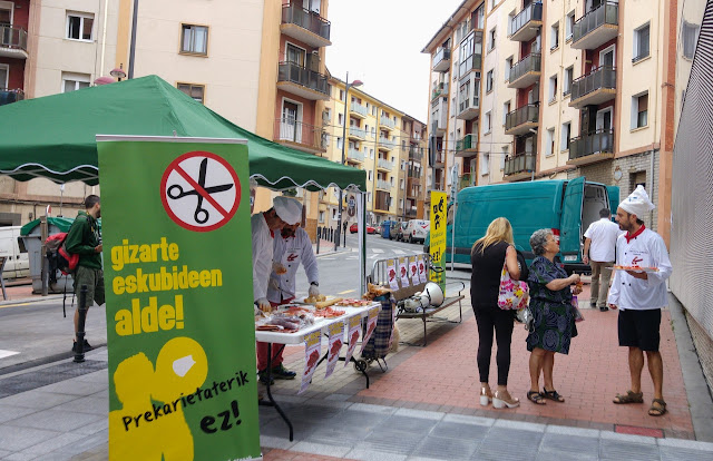 reparto de pinchos contra los recortes