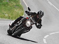 Gambar Motor Ducati 2012 Diavel Carbon 3