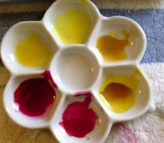 Image of paint in a flower shaped pallet by Pumibel