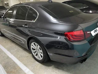 客戶陳先生有一台2010 BMW 520d 柴油車 ，柴油車通常里程高跑的又多 ，要整理的東西就多 。所以他問了許多中古車行都沒人願意收購，最後在網路找到小曾 。  小曾團隊為什麼敢收有年份的寶馬柴油車呢? 難道不怕整理費很貴嗎 ? 因為小曾以前就開BMW 柴油 ，也知道怎麼整理重點零件 。小曾本身也有很多跑國道長途的客人喜歡買柴油車 ，他們覺得 BMW 柴油車省錢又安全 。  所以網路估價滿意後 ，我們直接南下到陳先生家估車 ，雖然里程十八萬公里有點高 ，但車況好非常好 ，所以我們只要收回來整理一些東西就可以開賣了 !!!! 當天雙方聊得很愉快 ，就快速成功收購了 !!  謝謝陳先生支持 ，您的愛車交給我們去找下一個主人囉 !!