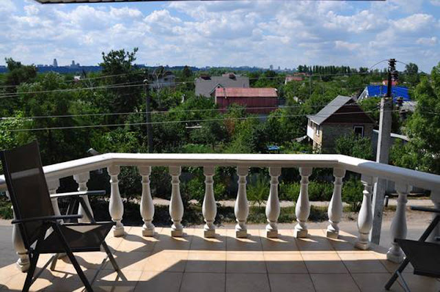 View from the balcony to Rusanivsky Gardens