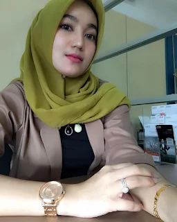 Koleksi Foto Teller Bank BNI pakek Jilbab Cantik Terbaru #2