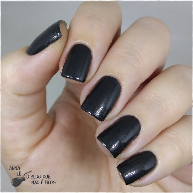 O De Preto é o Juiz Risqué Esmalte Nailpolish Chumbo