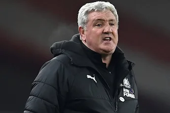 Steve Bruce lashes out at 'frigging hopeless' Newcastle players