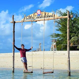 Pulau Beralas Pasir atau White Sands