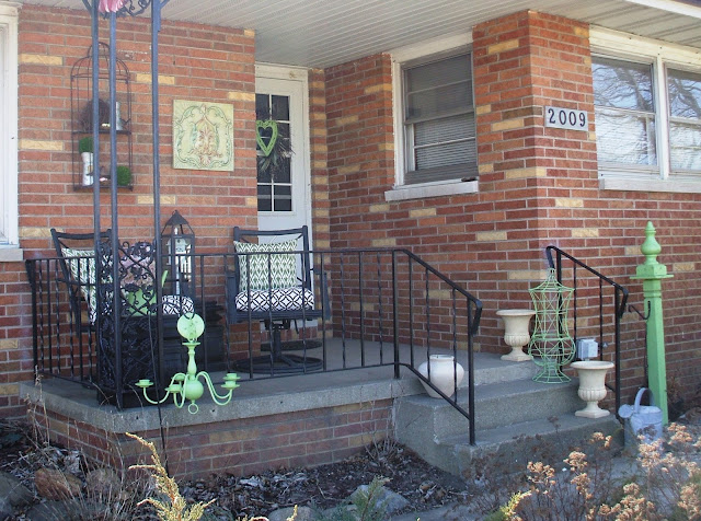 Adding touches of the Spring Season to the Front Porch/