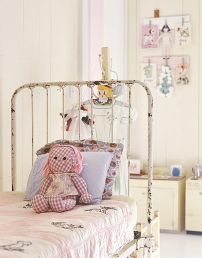 Vintage-Iron-Bed-HTOURS0107-de