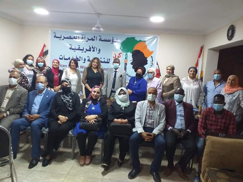 رئيس المعهد الأفريقى الدولى يكرم مؤسسة المرأة الأفريقية ويشيد بجهودها نحو القارة