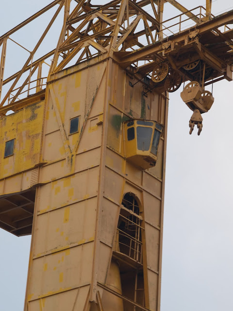 jiemve, la grue jaune TITAN à Nantes