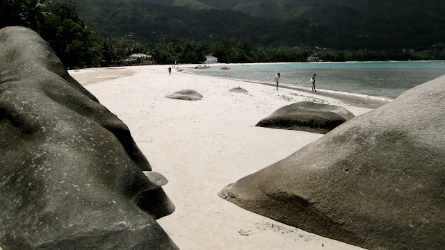 Those familiar Seychelles rocks. 