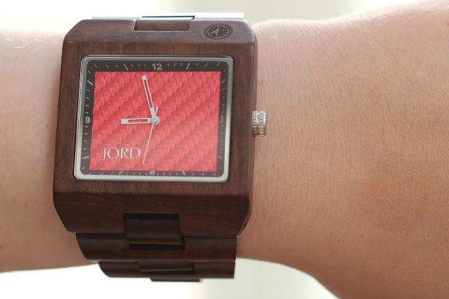 JORD Delmar Red on the wrist