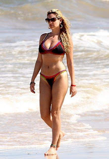 Kelly Brook Swimwear Pics, Kelly Brook Ibiza Beach Pics