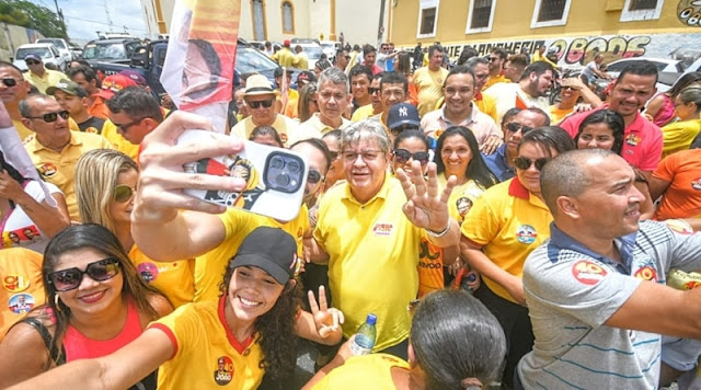 Ao lado de Eunice e Dani do Vale, João comanda Caminhada 40 em Mamanguape