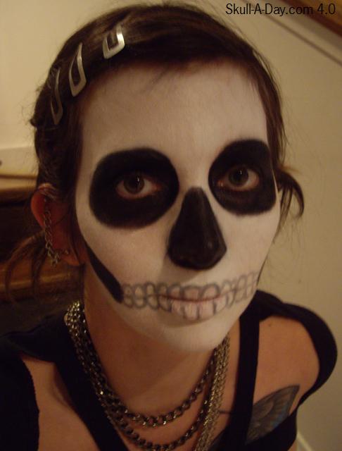 makeup skull. to make a skull on my face