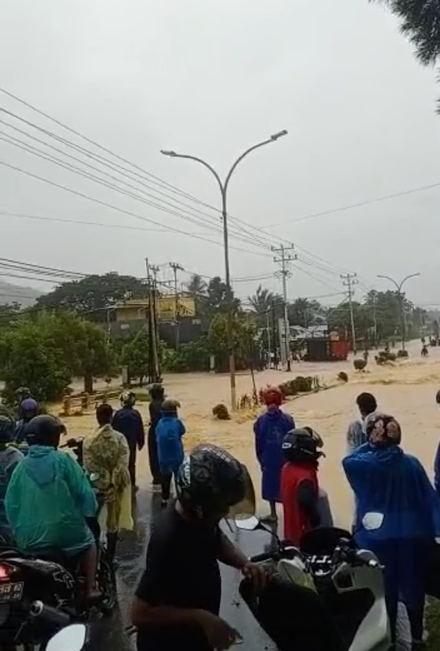 SINGKAWANG TERGENANG BANJIR