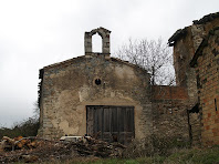 La façana de ponent de la capella de Sant Mamet amb les restes del campanar d'espadanya d'un sol ull