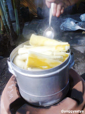 Memasak Ketela Pohon