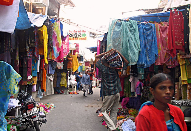 lane inside ahmedabad cloth market