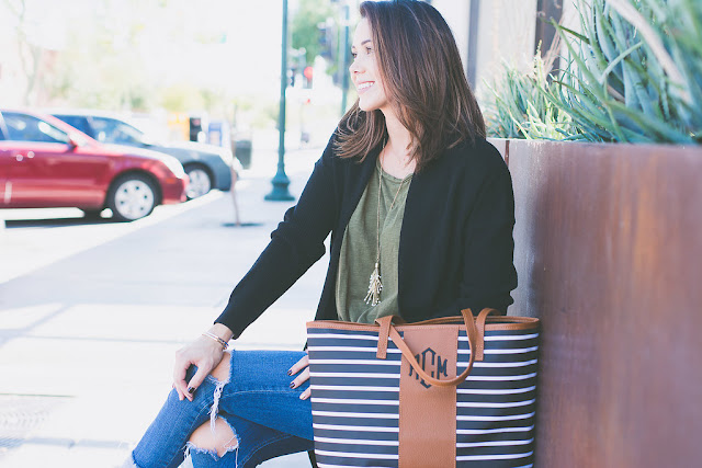 Cardigan with destroyed boyfriend jeans for Fall