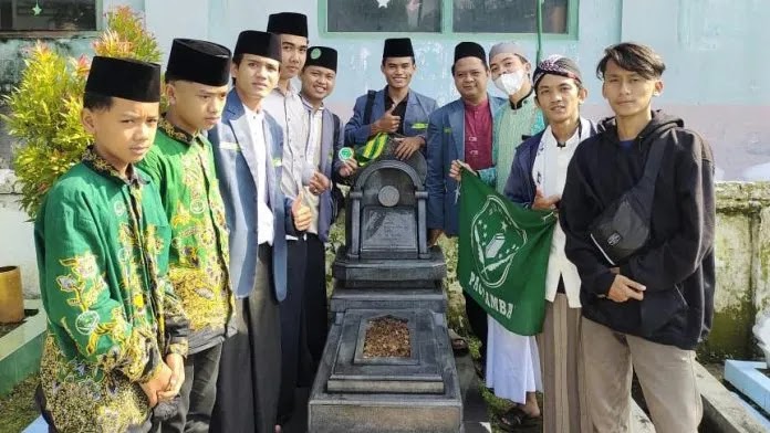 Jelang Ramadhan, PAC IPNU IPPNU Tambak Banyumas Ziarah Makam Pendiri