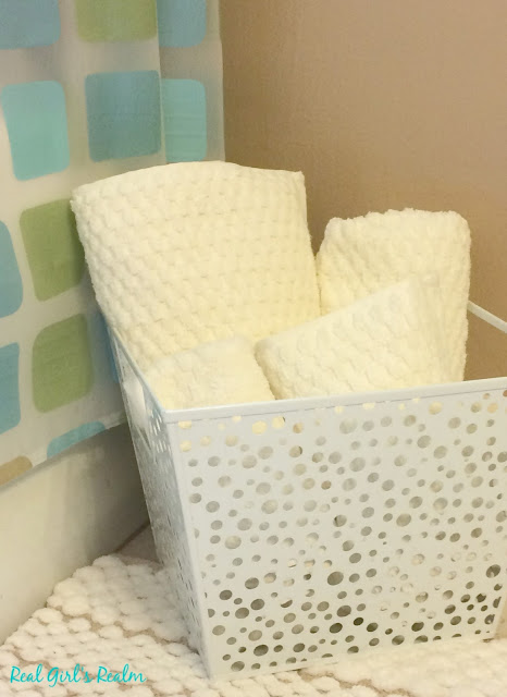 I am bringing my 10 best bathroom organization tips, that are affordable and DIY friendly.