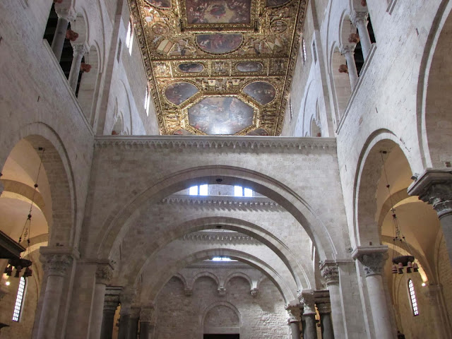 Interior Basílica San Nicolás Bari 