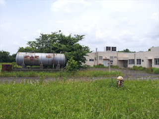 「深谷通信所跡地」燃料タンクと消火栓