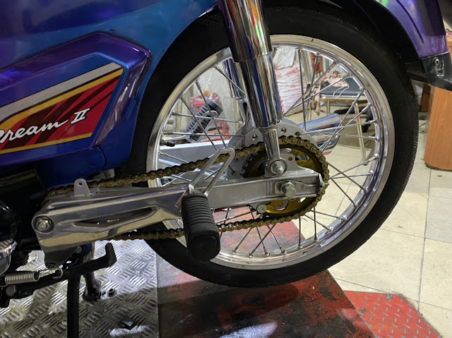 Mẫu sơn xe Honda Dream titan ánh tím cực đẹp