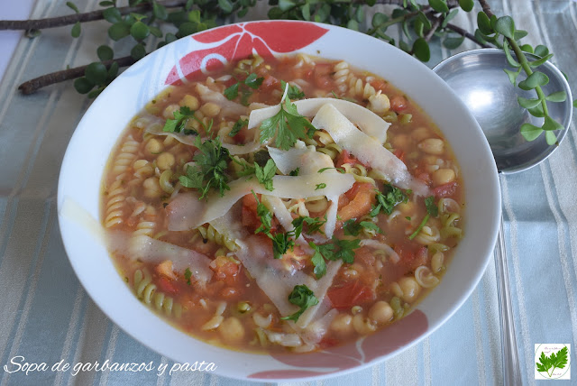 Sopa de garbanzos y pasta