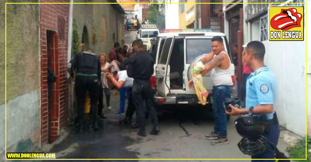 Mujer amenaza con matarse con su hijo pequeño porque no tienen nada para comer