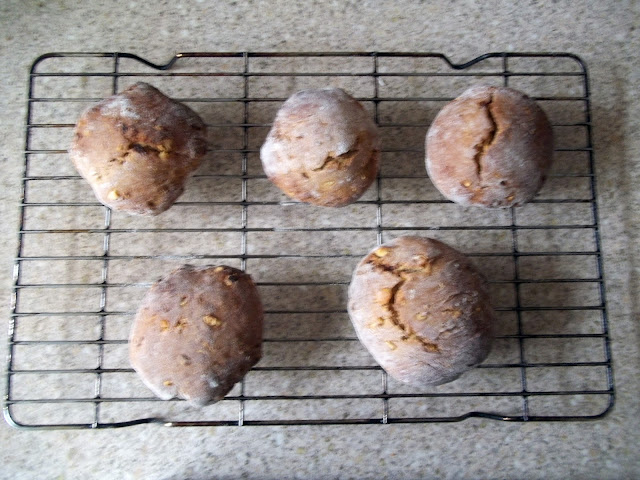 <img alt="see more vegan buns recipe">