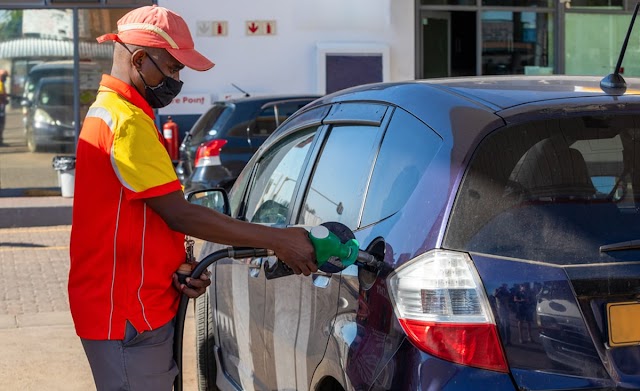 Pay First Before You Pump”: Public Outcry After Petrol Attendant Clings to Fleeing Car