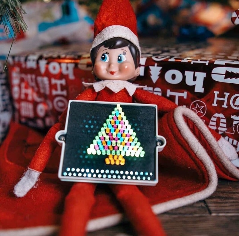 elf playing lite brite