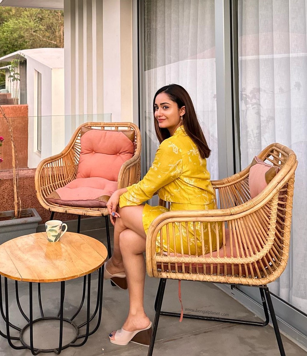 Tridha-Choudhury-looks-chic-hot-and-classy-in-these-pictures-64-Bengalplanet.com